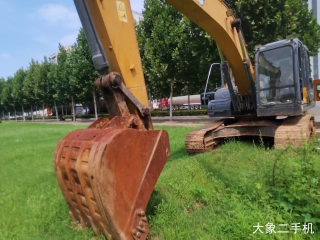 徐工 XE215D 挖掘机
