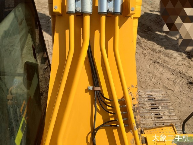 龙工 LG6225E 挖掘机