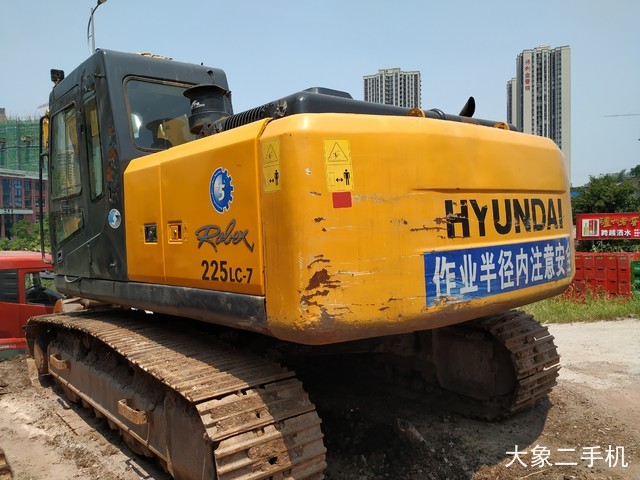 现代 R225LC-7 挖掘机