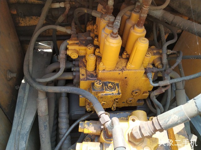 现代 R225LC-7 挖掘机