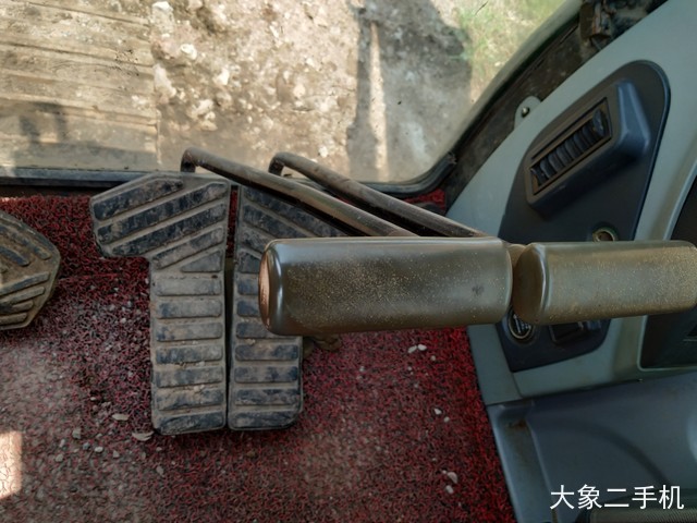 现代 R225LC-7 挖掘机