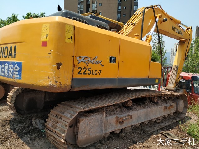 现代 R225LC-7 挖掘机