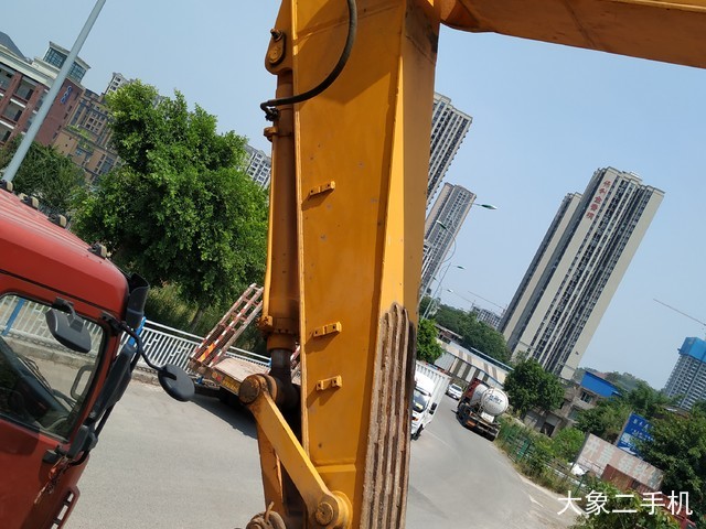 现代 R225LC-7 挖掘机