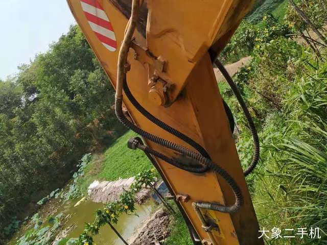 雷沃重工 FR225E 挖掘机