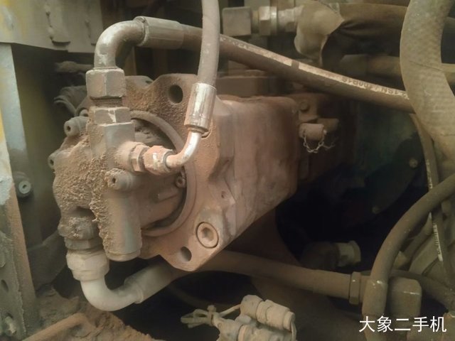 山东临工 LG6135E 挖掘机