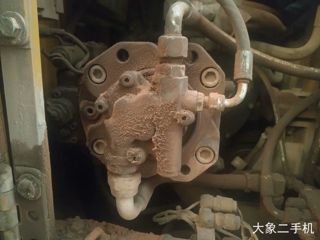 山东临工 LG6135E 挖掘机