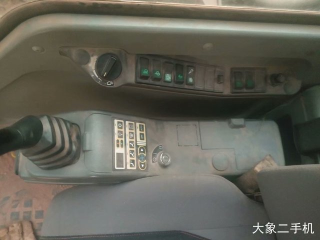 山东临工 LG6135E 挖掘机