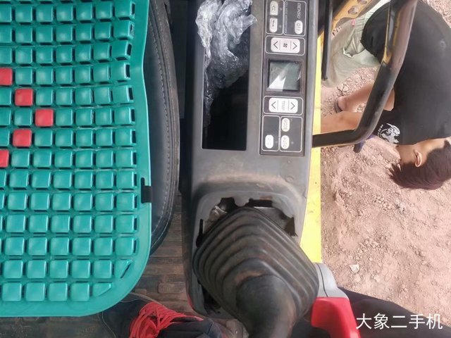 小松 PC200-8 挖掘机