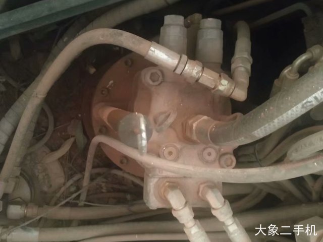 山东临工 LG6135E 挖掘机