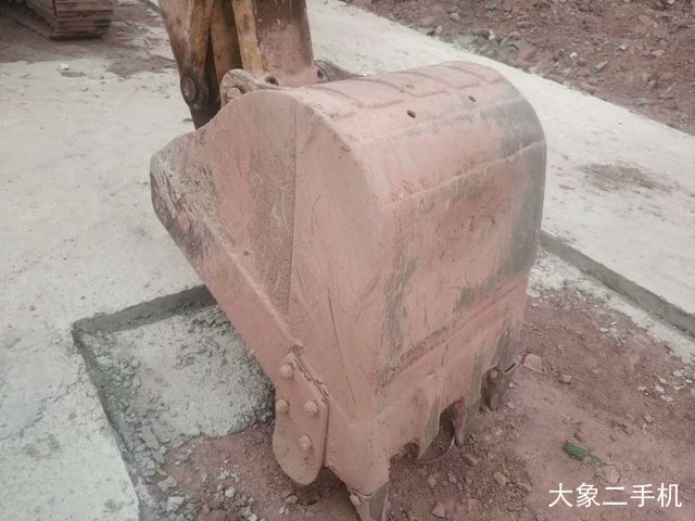 山东临工 LG6135E 挖掘机