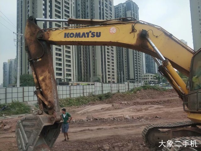 小松 PC200-8 挖掘机