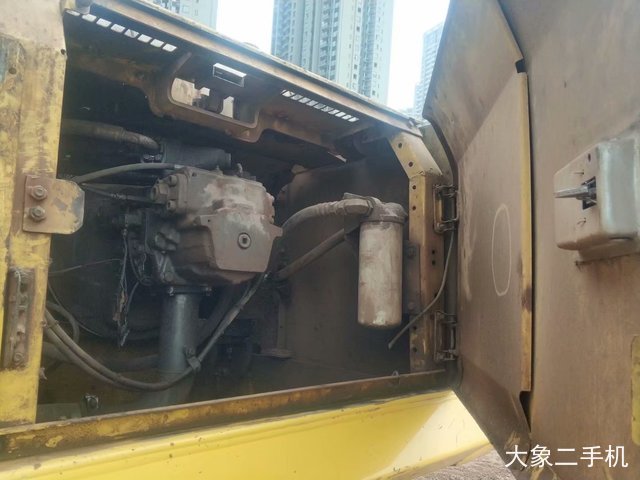 小松 PC200-8 挖掘机