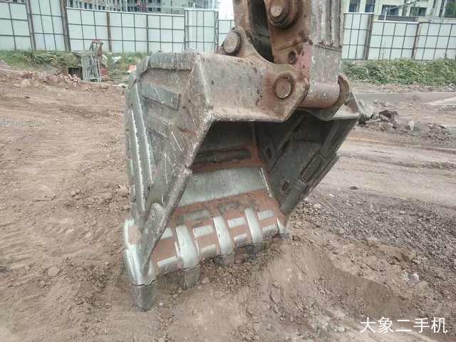 小松 PC200-8 挖掘机