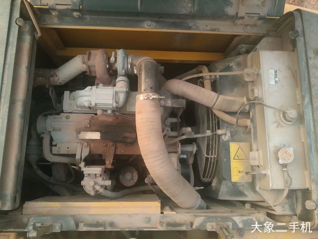 山东临工 LG6135E 挖掘机