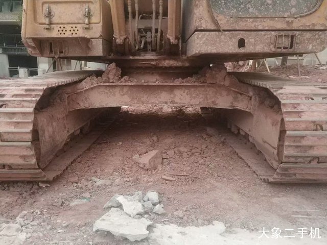 山东临工 LG6135E 挖掘机