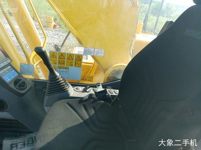 小松 PC220-8M0 挖掘机