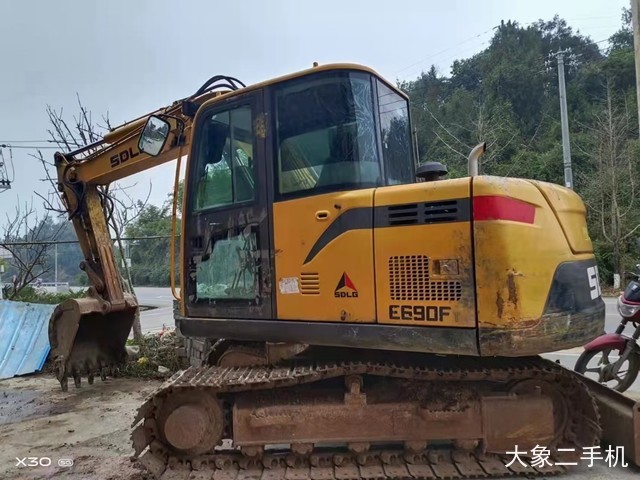 山东临工 E680F 挖掘机