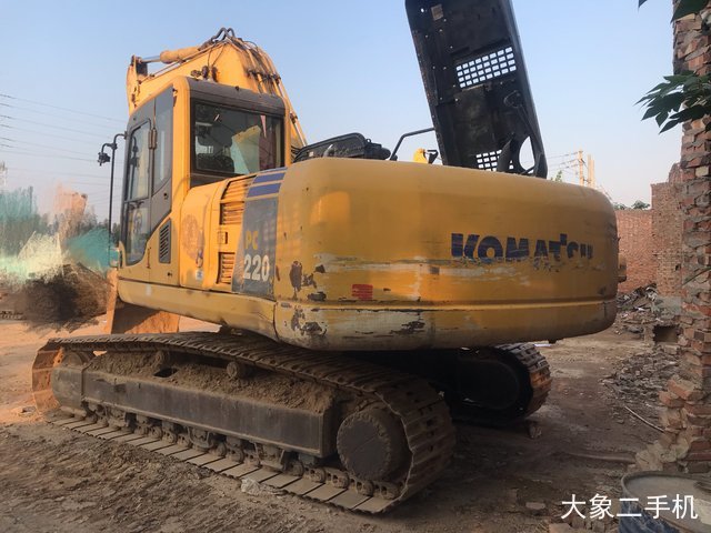 小松 PC220-8 挖掘机