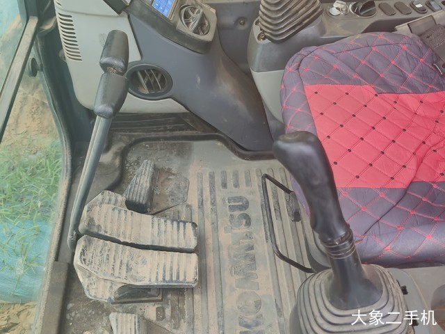 小松 PC240LC-8M0 挖掘机