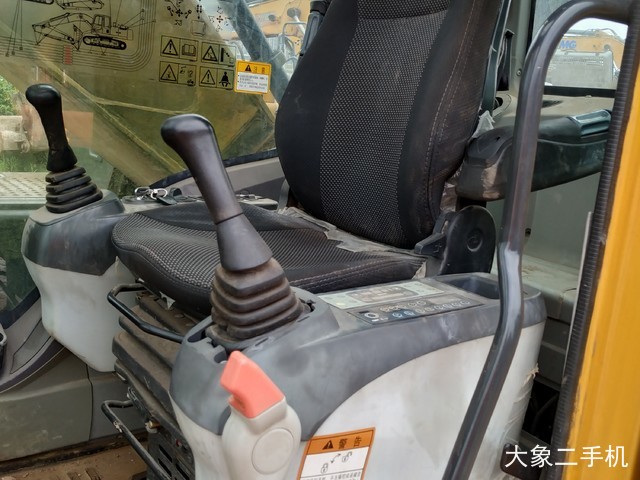 徐工 XE265C 挖掘机