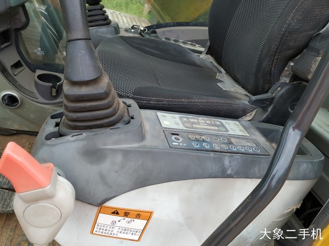 徐工 XE265C 挖掘机