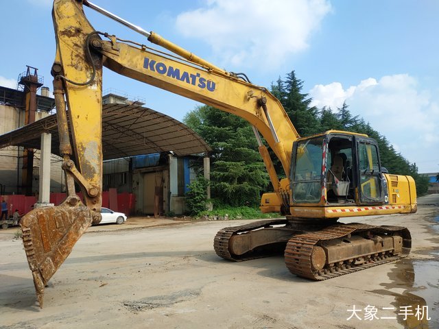 小松 PC220-8 挖掘机