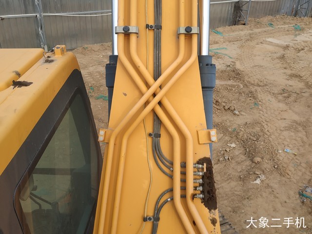 现代 R215LVS 挖掘机