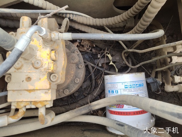 现代 R215-7 挖掘机