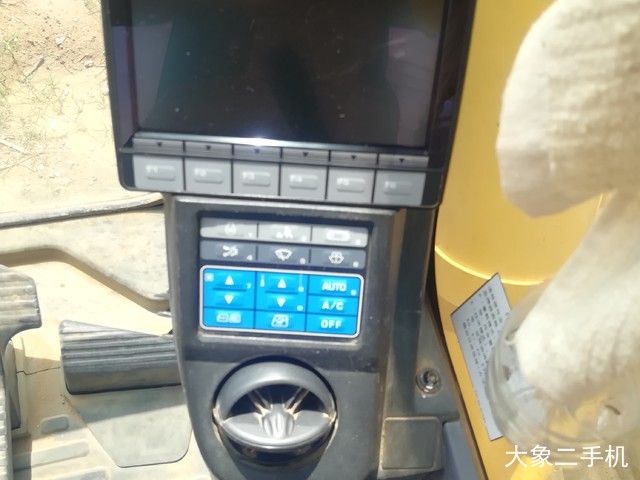 小松 PC220-8M0 挖掘机