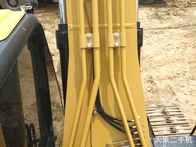 卡特彼勒 323D2L 挖掘机