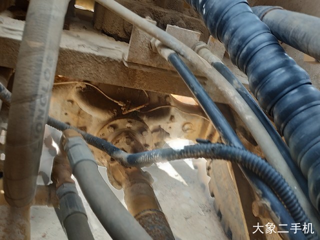 龙工 LG833B 装载机