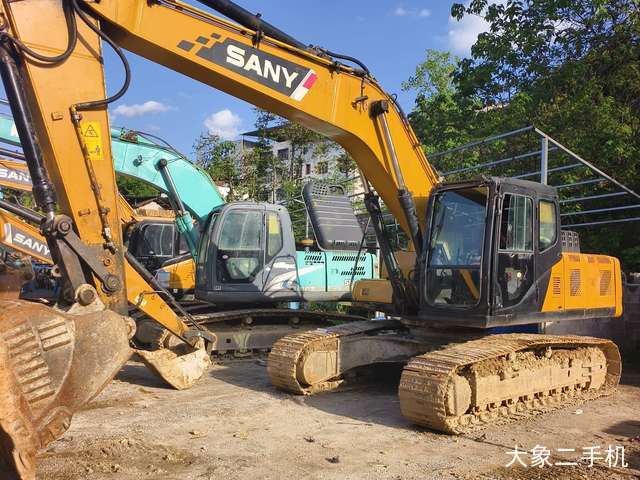 三一重工 SY215C 挖掘机