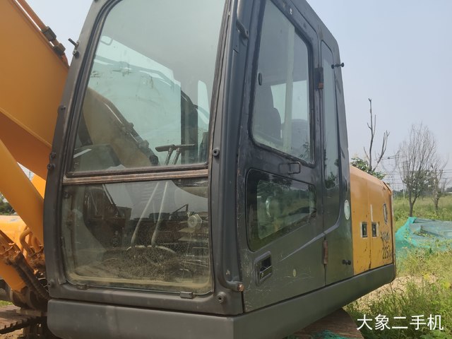 现代 R225LC-7 挖掘机