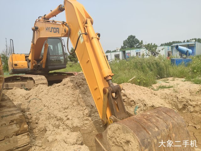 现代 R225LC-7 挖掘机