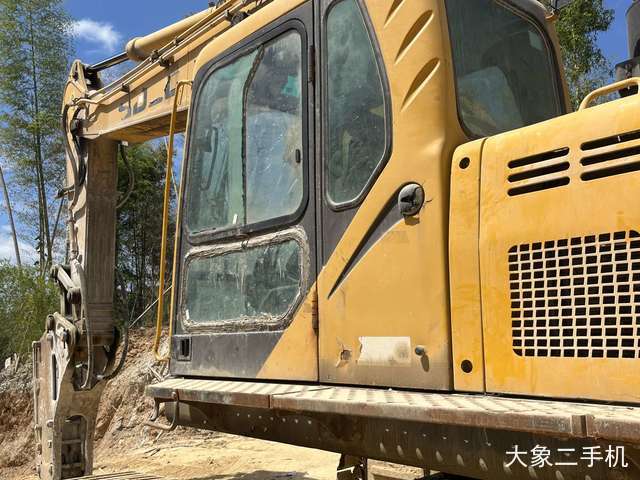 山东临工 E6360F 挖掘机