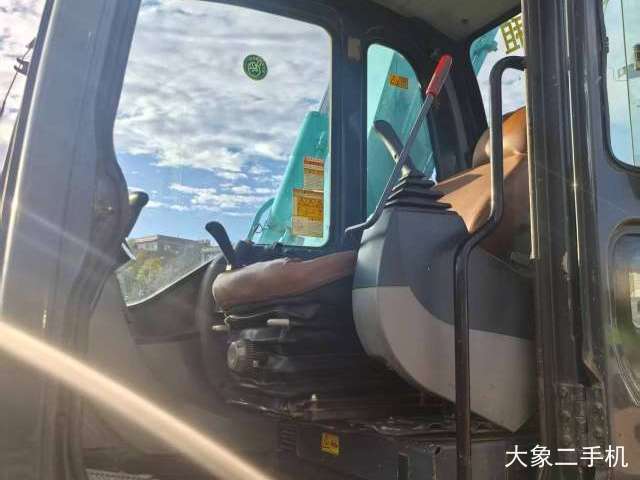 神钢 SK75-8 挖掘机