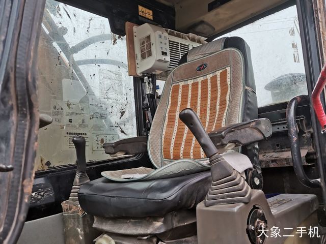 现代 R225-7 挖掘机