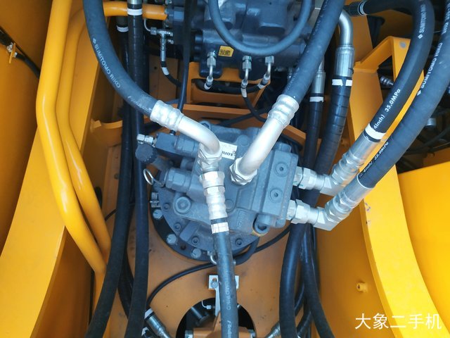 龙工 LG6225E 挖掘机