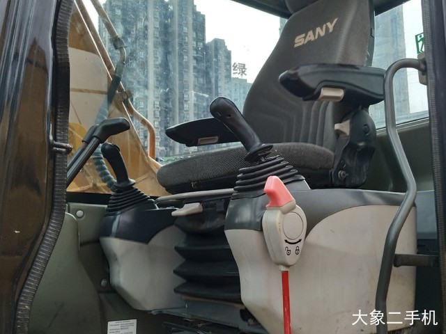 三一重工 SY135C 挖掘机