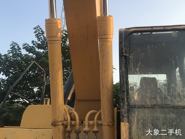 小松 PC220-8M0 挖掘机