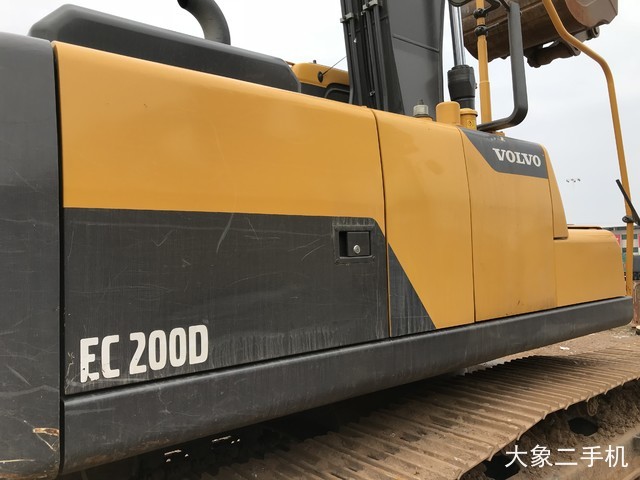 沃尔沃 EC200D 挖掘机