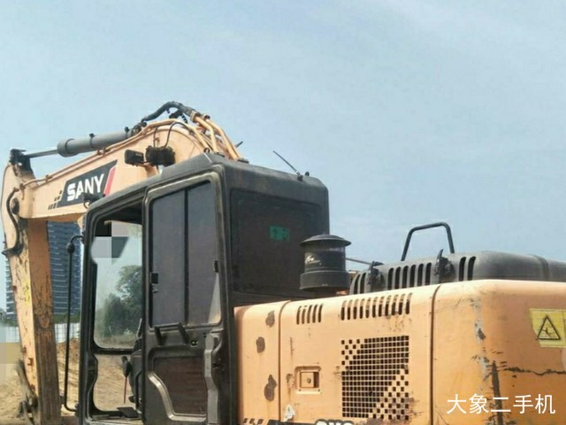 三一重工 SY215C-9 挖掘机