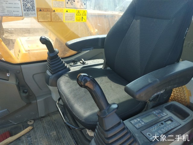 龙工 LG6225E 挖掘机