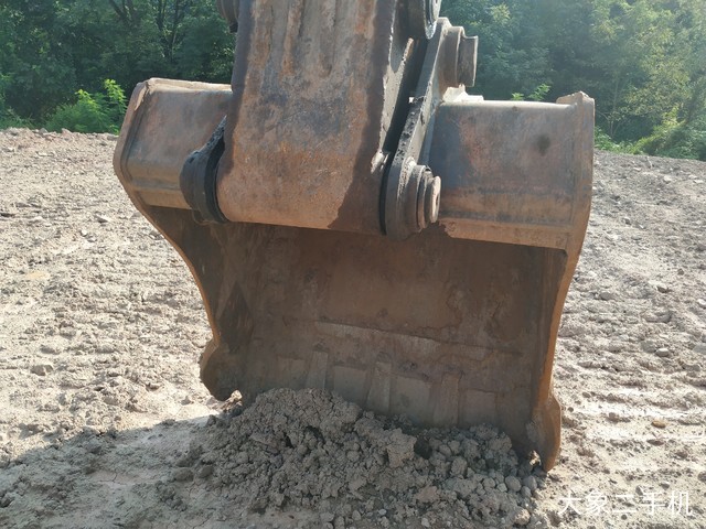 现代 R335LC-7 挖掘机