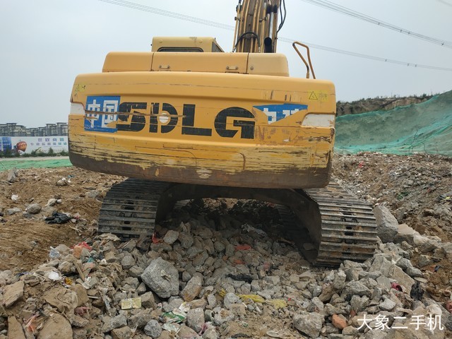 山东临工 LG6220 挖掘机