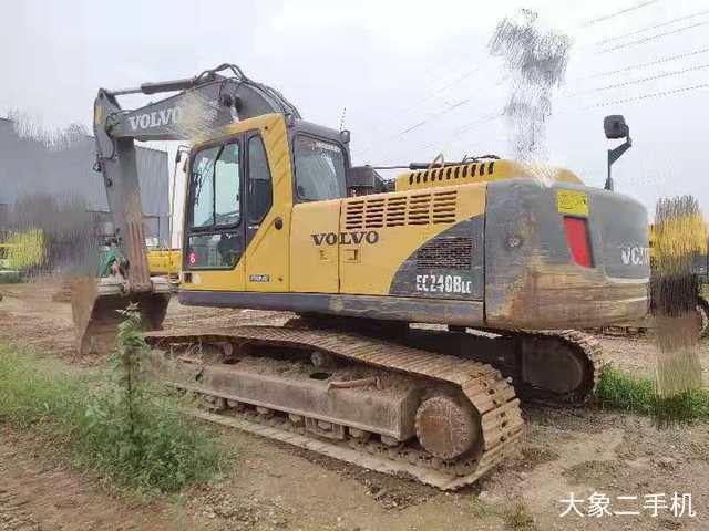 沃尔沃 EC240BLC 挖掘机