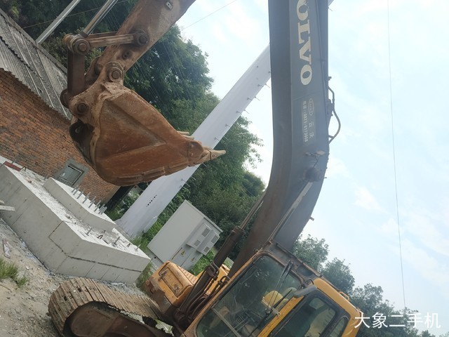 沃尔沃 EC210BLC 挖掘机