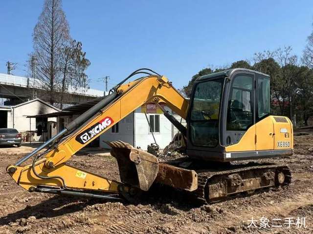 徐工 XE75D 挖掘机