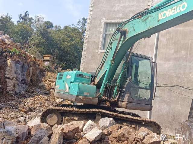 神钢 SK130-8 挖掘机