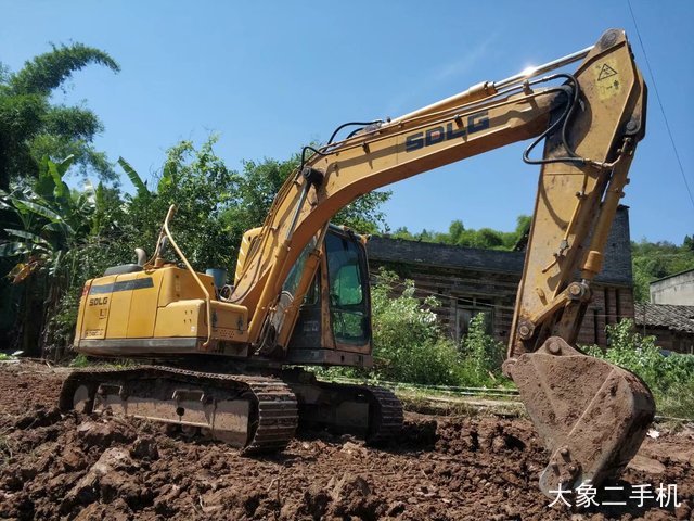 山东临工 LG6135E 挖掘机